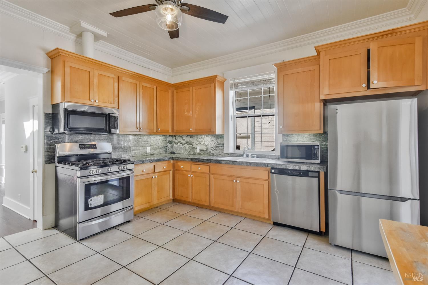 39 Latham Street San Rafael, CA 94901 - Photo 10 of 38