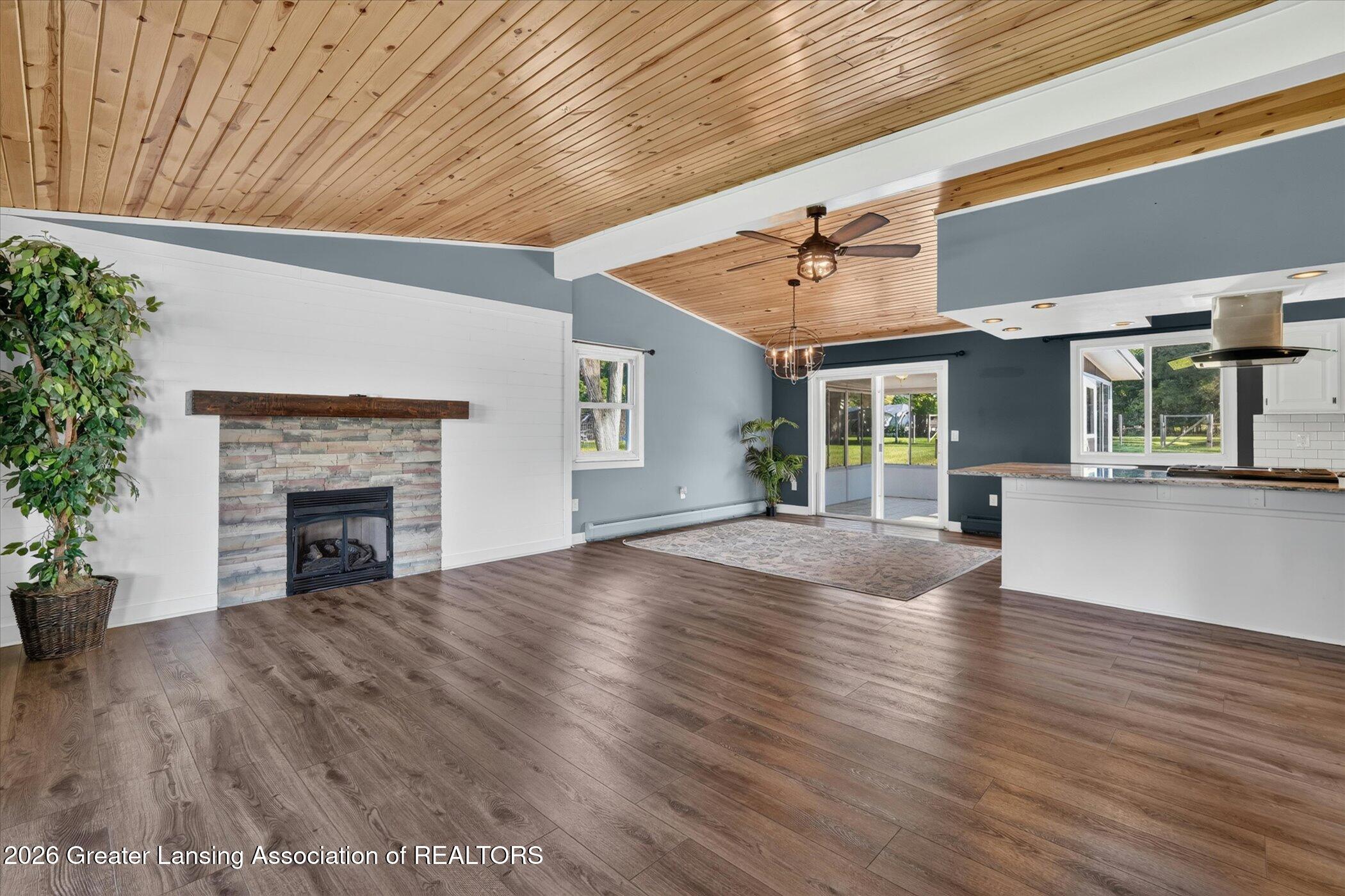 1434 Petts Road Fenton, MI 48430 - Photo 8 of 74 Living room