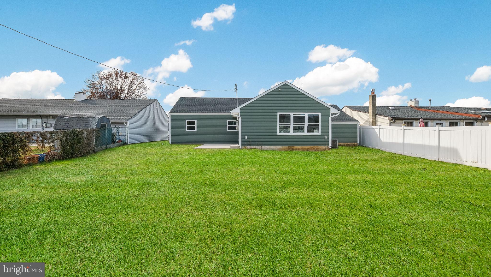 284 Cardiff Road Fairless Hills, PA 19030 - Photo 26 of 27 Exterior back
