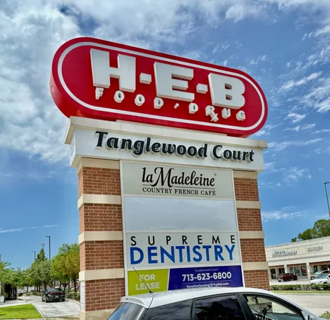 $2,100 | 2101 Fountain View Drive, Unit 76, Houston, TX 77057