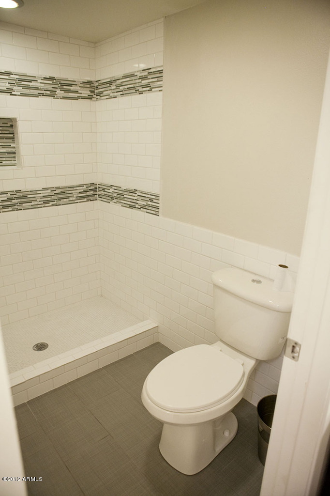 4101 East Camelback Road, Unit 16 Phoenix, AZ 85018 - Photo 21 of 27 Master bathroom walk-in shower
