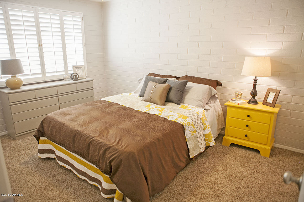 4101 East Camelback Road, Unit 16 Phoenix, AZ 85018 - Photo 23 of 27 Large sized second bedroom