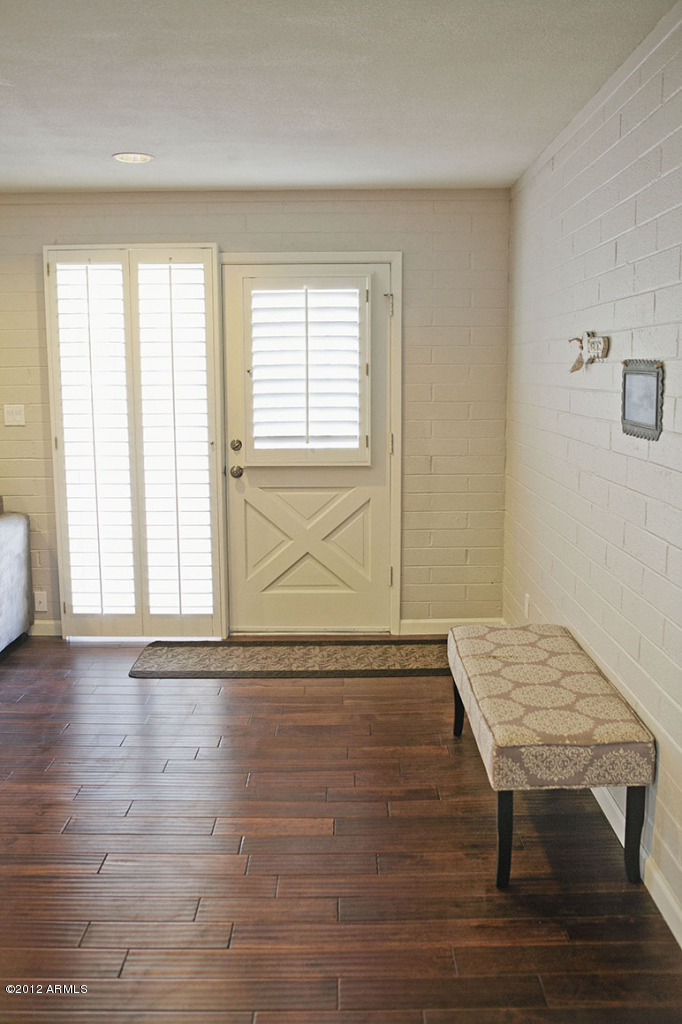 4101 East Camelback Road, Unit 16 Phoenix, AZ 85018 - Photo 3 of 27 Front door and entry way