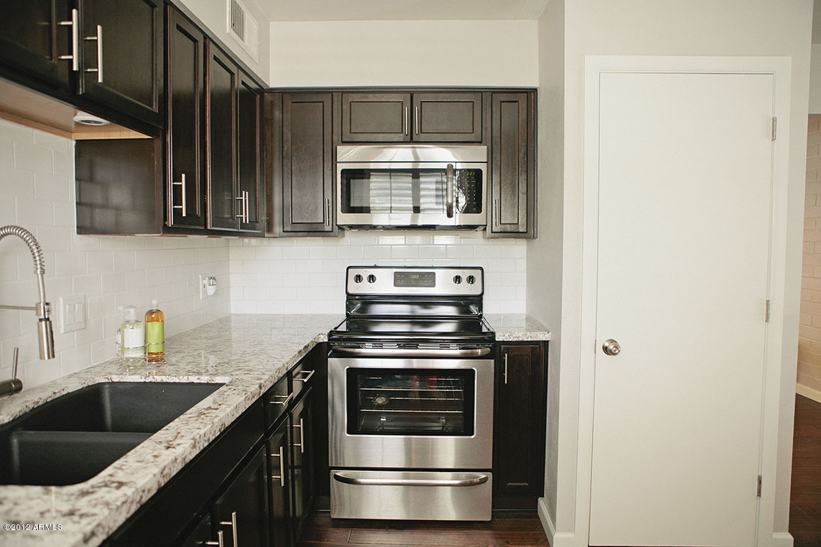 4101 East Camelback Road, Unit 16 Phoenix, AZ 85018 - Photo 9 of 27 Brand new kitchen appliances!