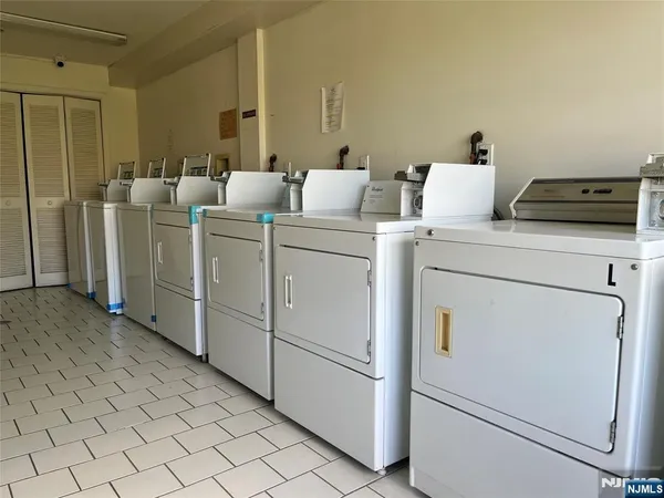 $2,600 | 65 Fairview Street, Unit 2K, Palisades Park, NJ 07650