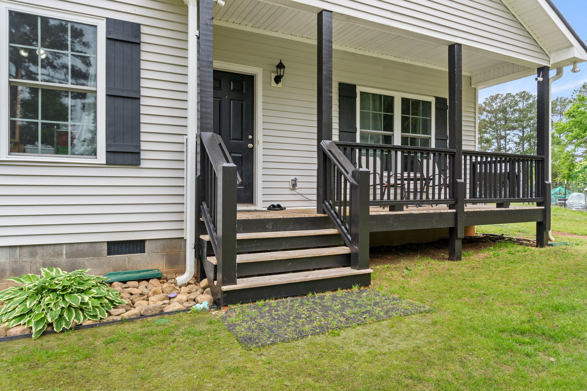 843 Highway 25 Edgefield, SC 29824 - Photo 3 of 32 Front porch