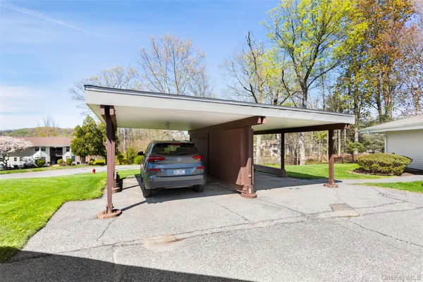 $379,000 | 37 Sussex Drive, Unit B, Yorktown Heights, NY 10598
