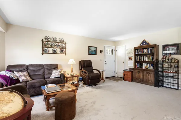 $379,000 | 37 Sussex Drive, Unit B, Yorktown Heights, NY 10598