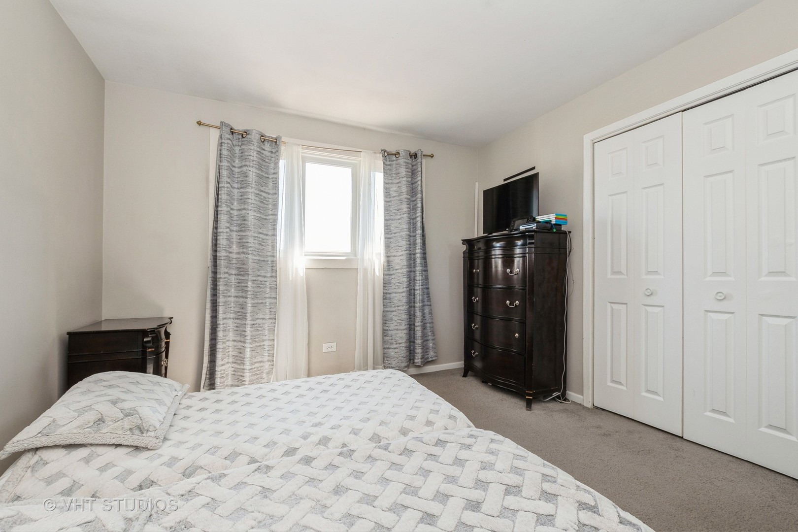 8036 Fawn Trail Justice, IL 60458 - Photo 11 of 16 a bedroom with a bed and cabinets