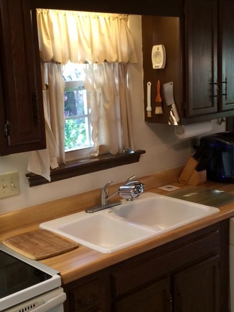 5408 Old Towne Road Raleigh, NC 27612 - Photo 7 of 18 a bathroom with a sink and a mirror