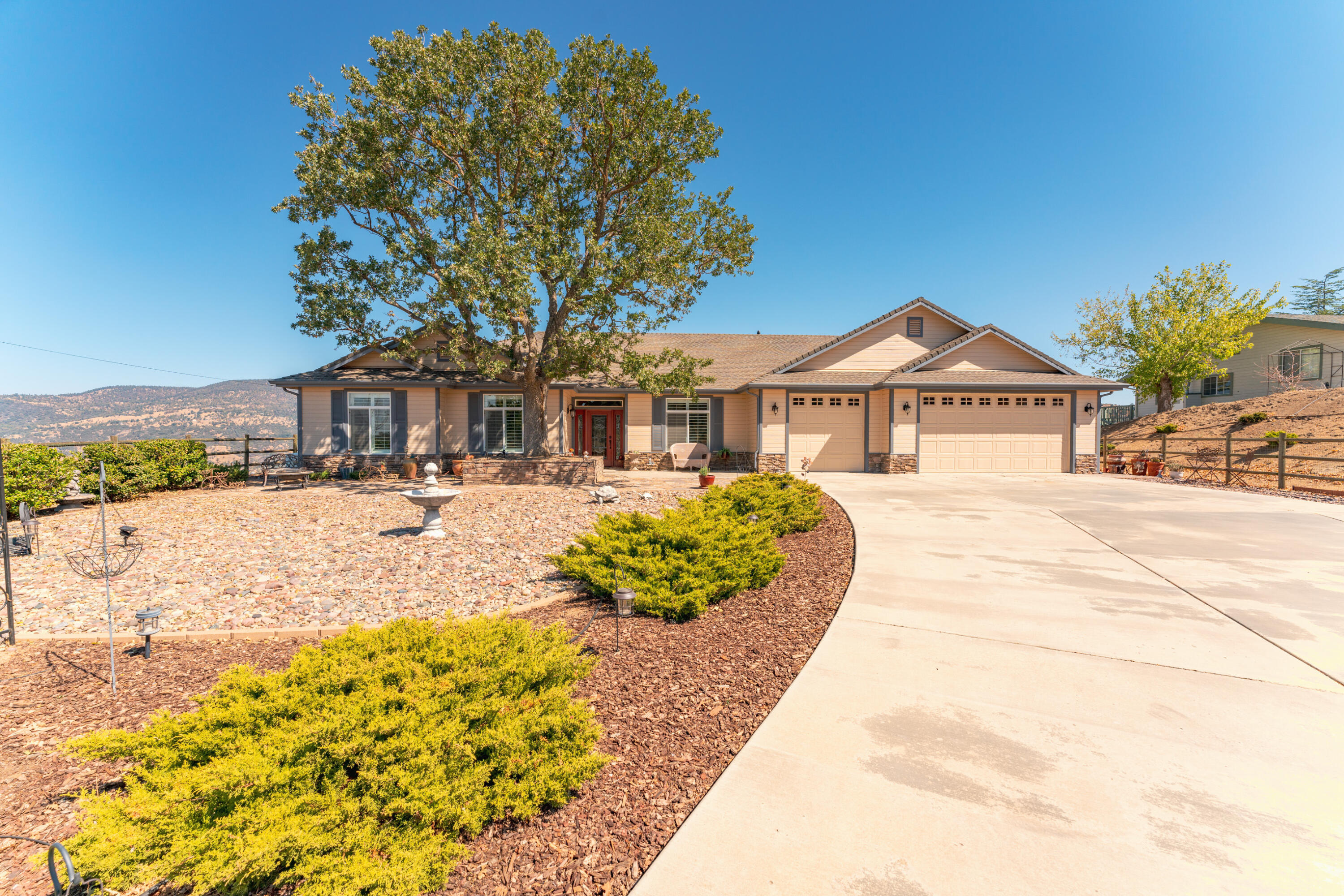 30790 Fox Ridge Court Tehachapi, CA 93561 - Photo 2 of 34 30790 Fox Ridge Ct_InView-Media-2