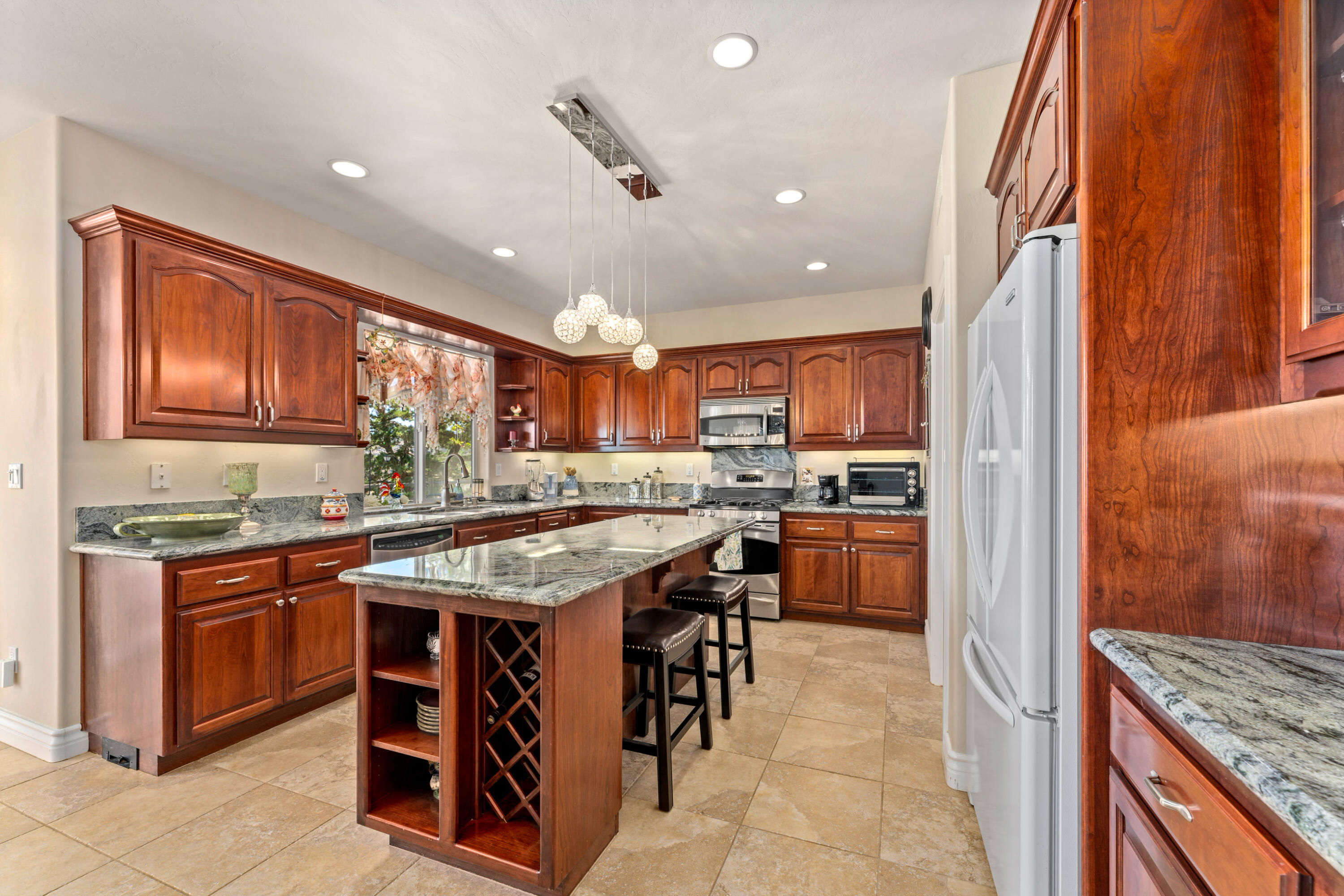 30790 Fox Ridge Court Tehachapi, CA 93561 - Photo 6 of 34 30790 Fox Ridge Ct_InView-Media-6
