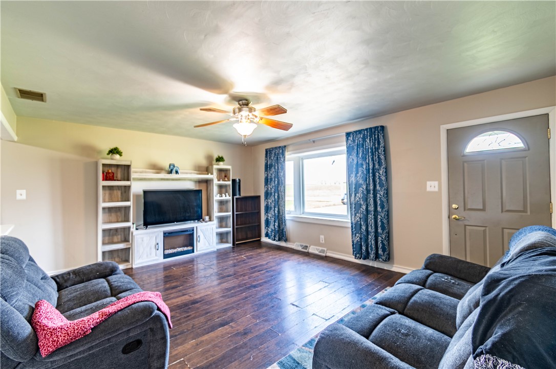 3888 North Taylor Avenue Decatur, IL 62526 - Photo 5 of 22 Gallery Image 5