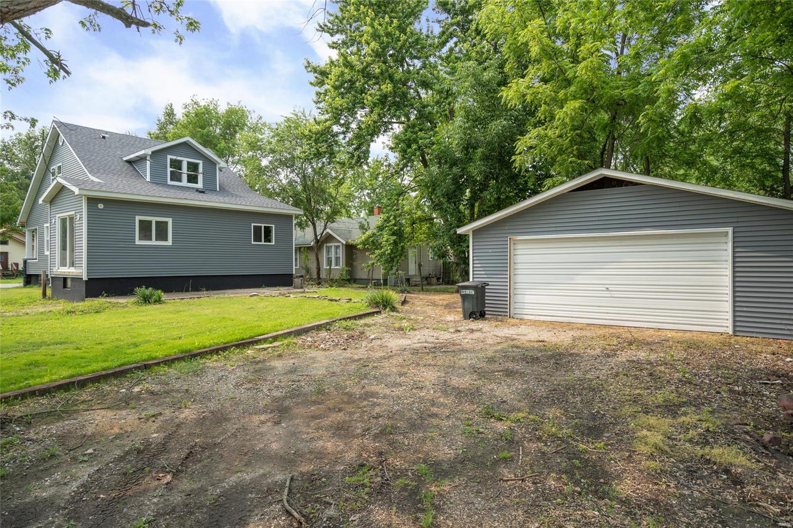 701 Clinton Street Gillespie, IL 62033 - Photo 4 of 22 Gallery Image 4