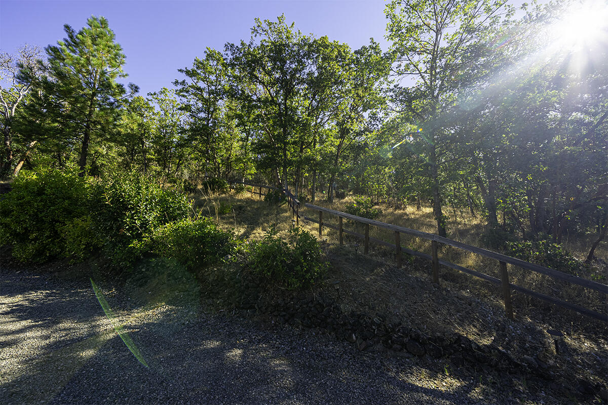 6570 Old Stage Road Central Point, OR 97502 - Photo 43 of 49 DSC09219-HDR-Edit