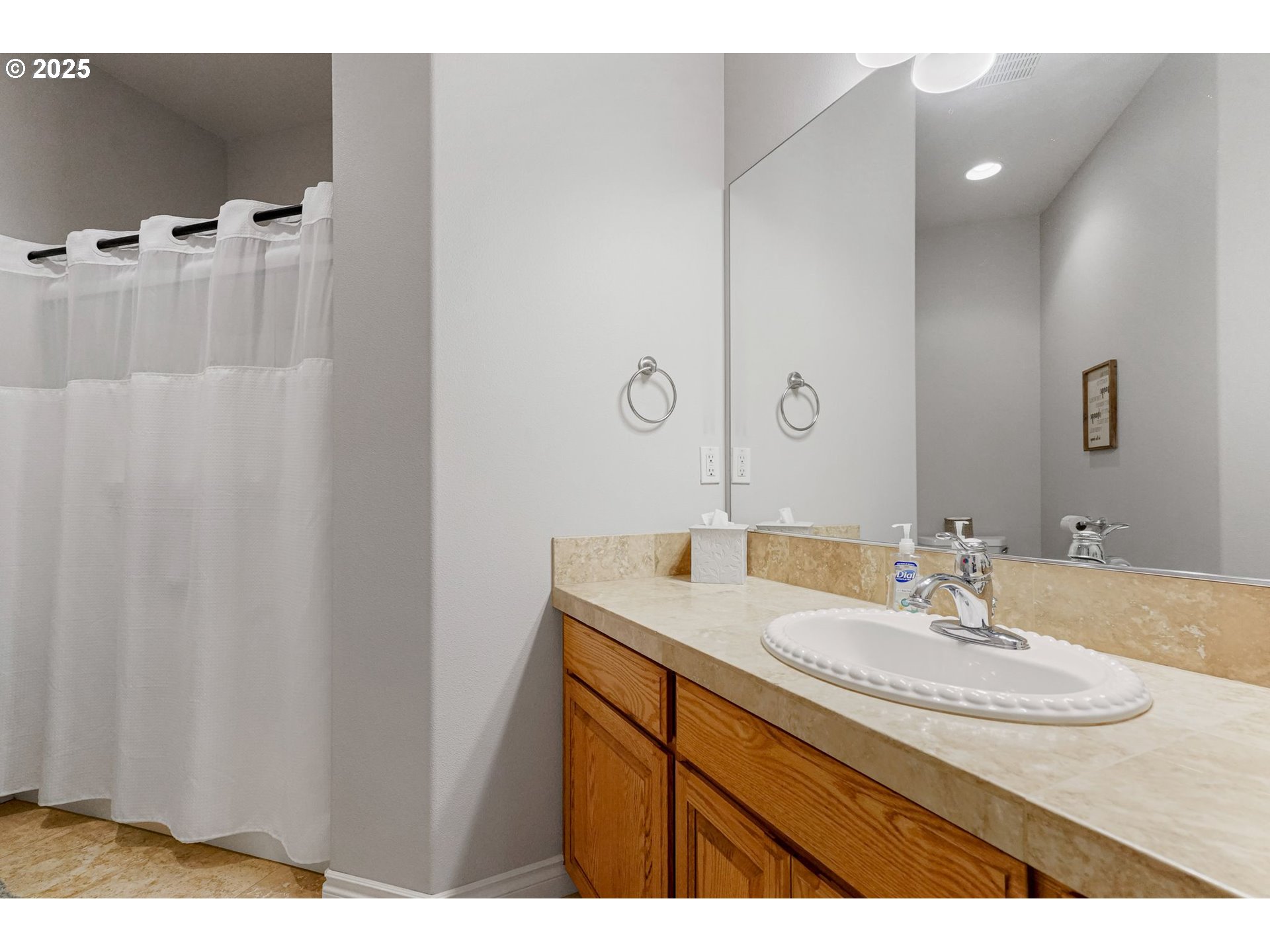 3208 54th Avenue Northeast Albany, OR 97321 - Photo 14 of 43 a bathroom with a sink and a mirror