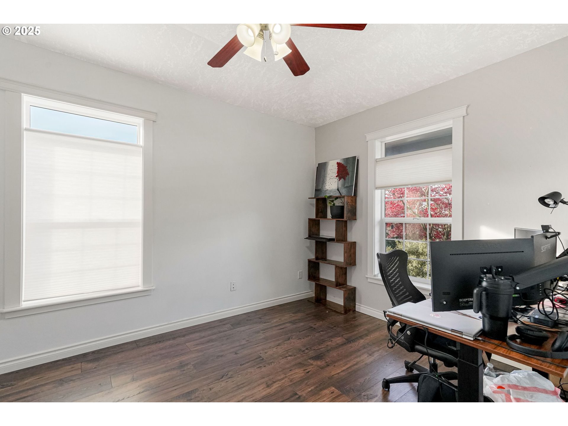 3208 54th Avenue Northeast Albany, OR 97321 - Photo 21 of 43 a workspace with furniture and window