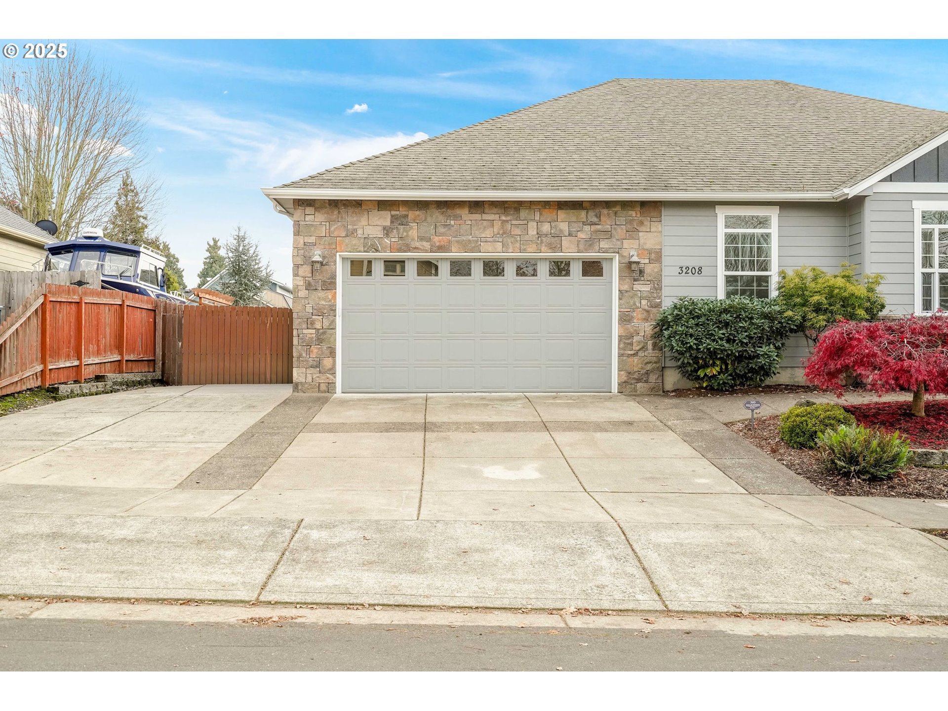 3208 54th Avenue Northeast Albany, OR 97321 - Photo 3 of 43 a front view of a house with a yard