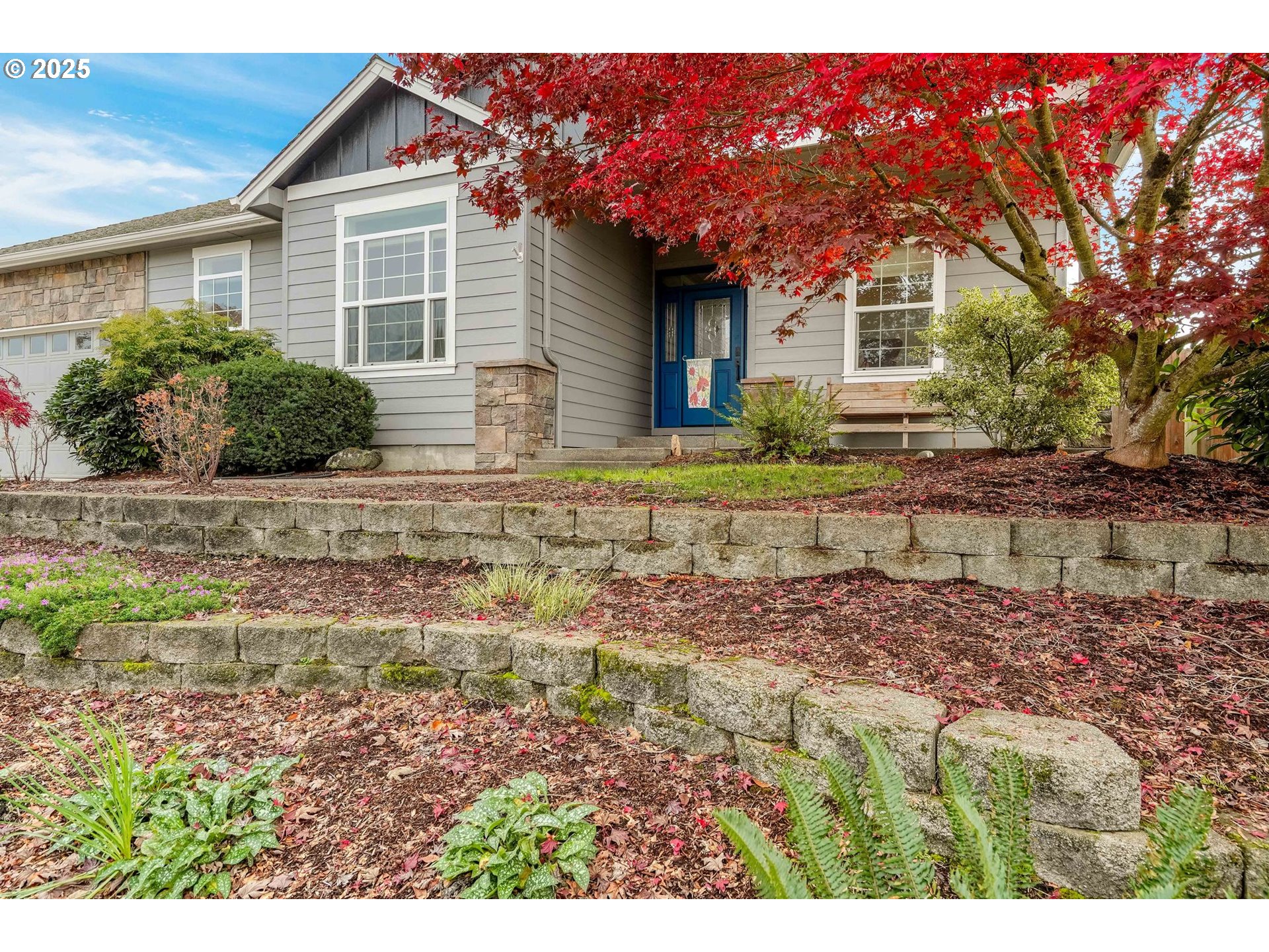 3208 54th Avenue Northeast Albany, OR 97321 - Photo 5 of 43 a house view with a backyard space