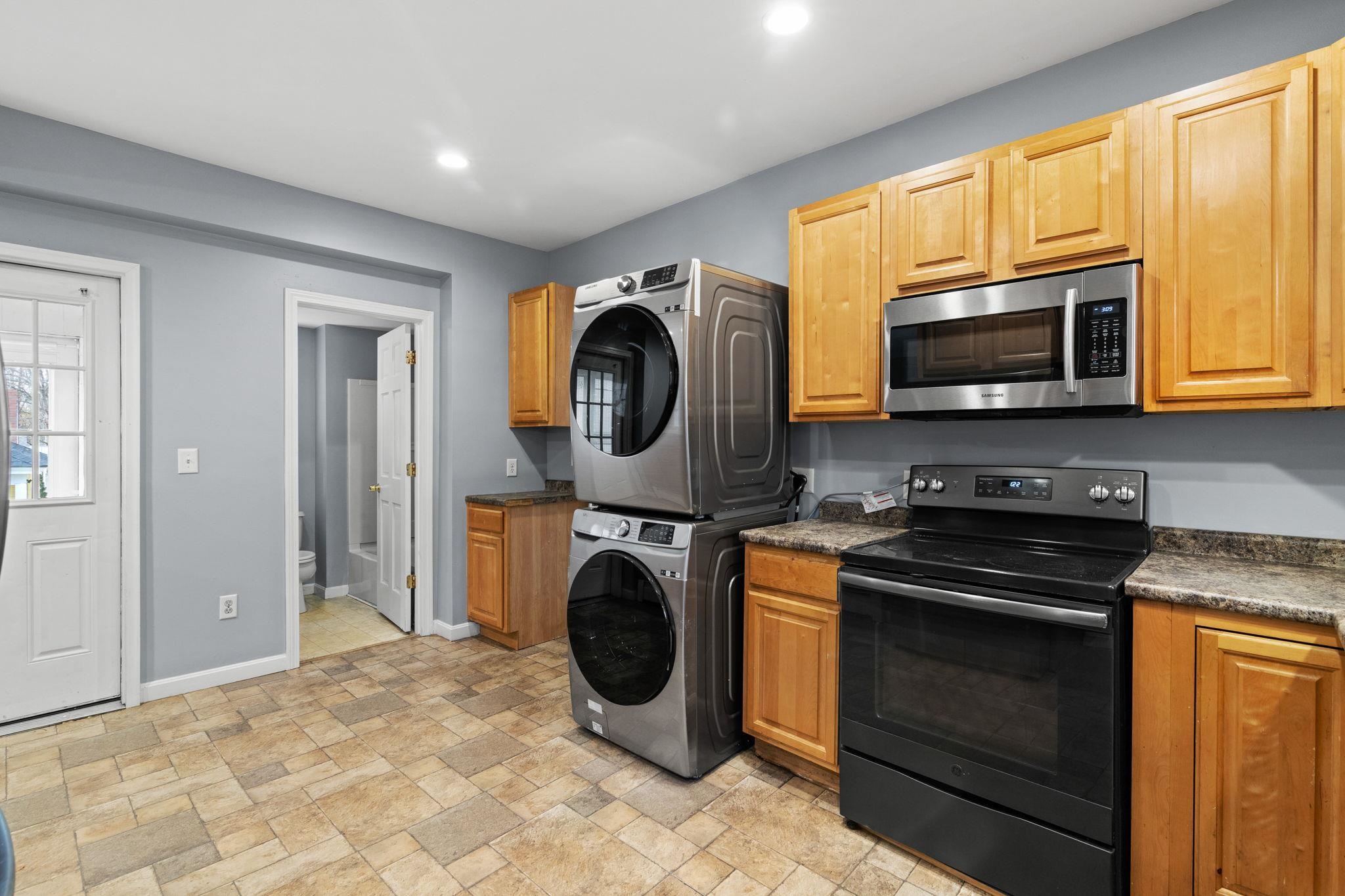 452 Manchester Street, Unit 1 Manchester, NH 03103 - Photo 13 of 24