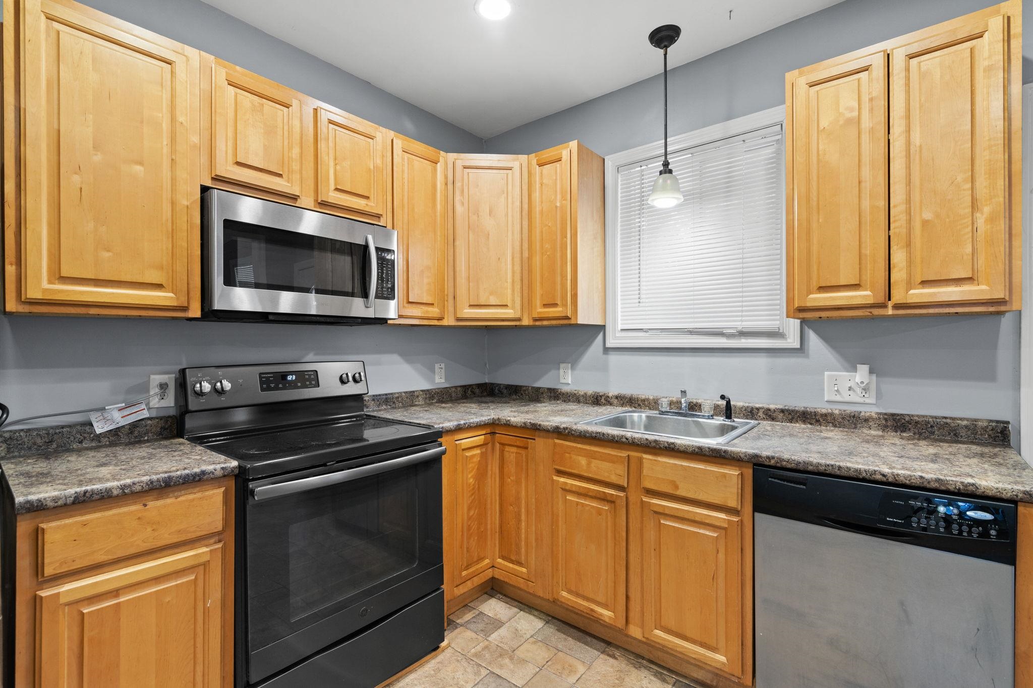 452 Manchester Street, Unit 1 Manchester, NH 03103 - Photo 19 of 24