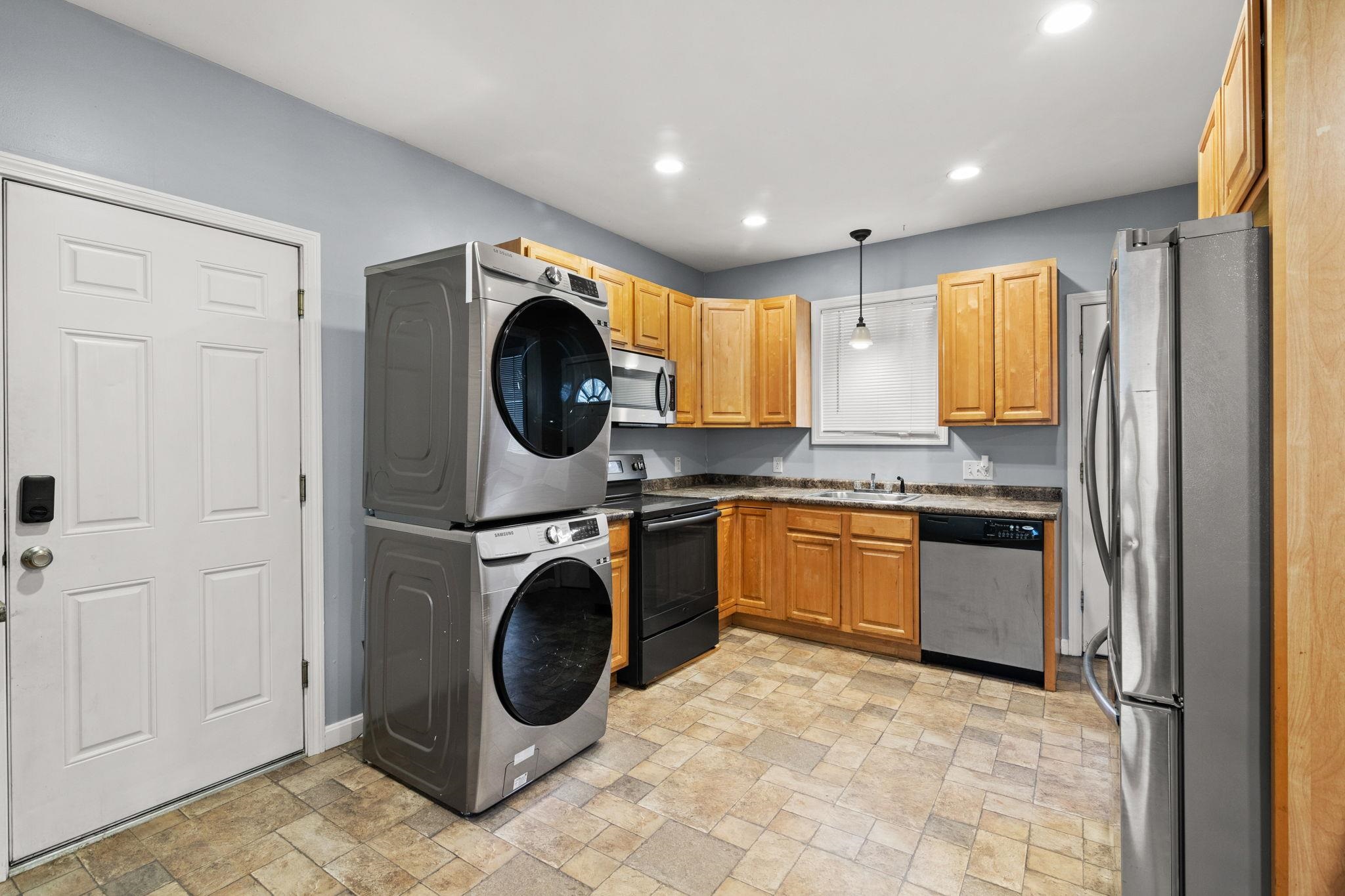 452 Manchester Street, Unit 1 Manchester, NH 03103 - Photo 2 of 24