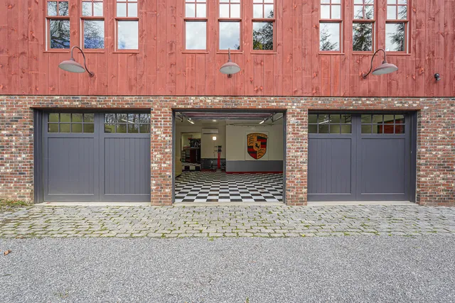 $2,750,000 | 44 Brook Street, Groton, CT 06340