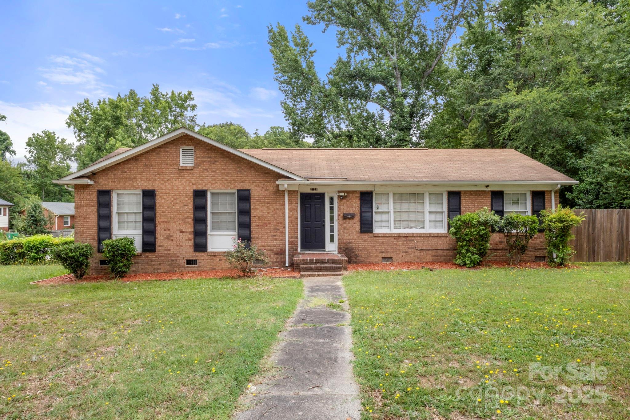 2121 Milton Road Charlotte, NC 28215 - Photo 1 of 26 Gallery Image 1