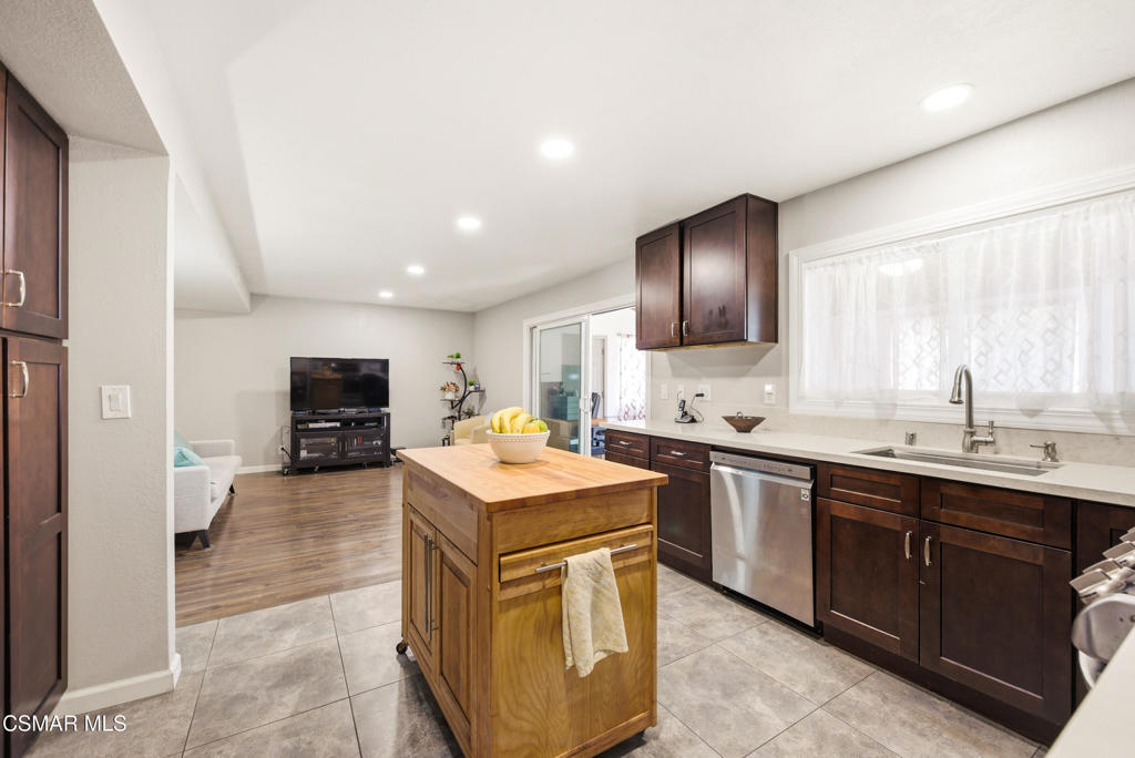 6524 Menlo Street Simi Valley, CA 93063 - Photo 14 of 51