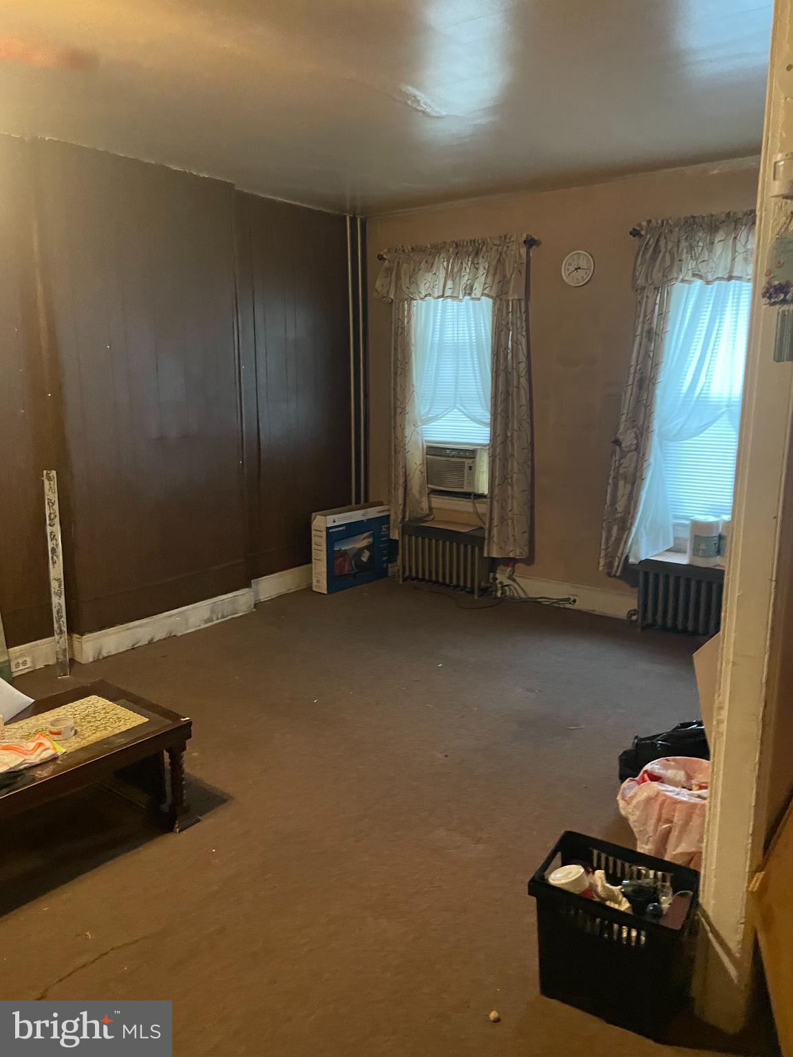 418 Clinton Street Camden, NJ 08103 - Photo 2 of 10 Living Room
