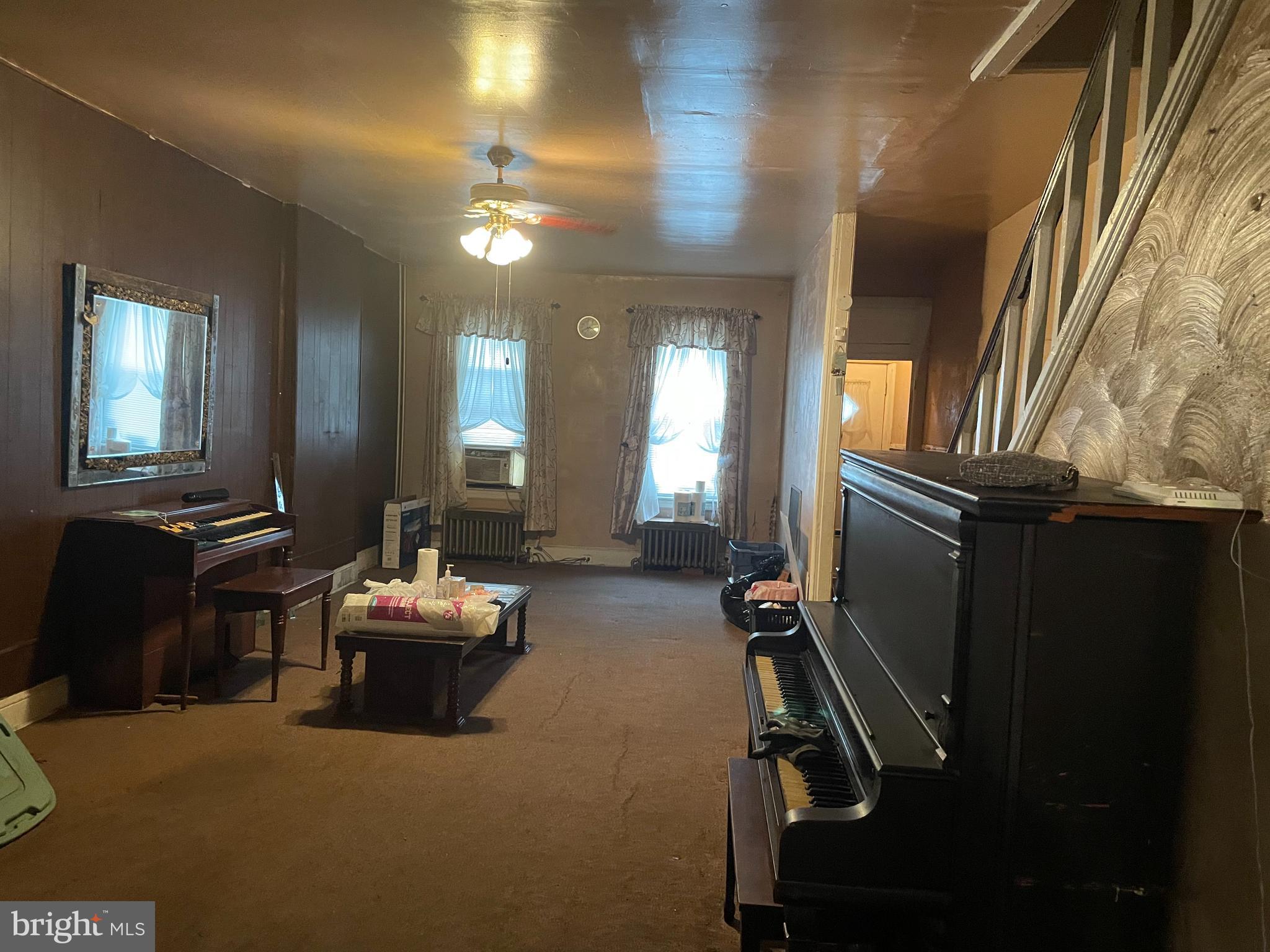 418 Clinton Street Camden, NJ 08103 - Photo 4 of 10 Living Room
