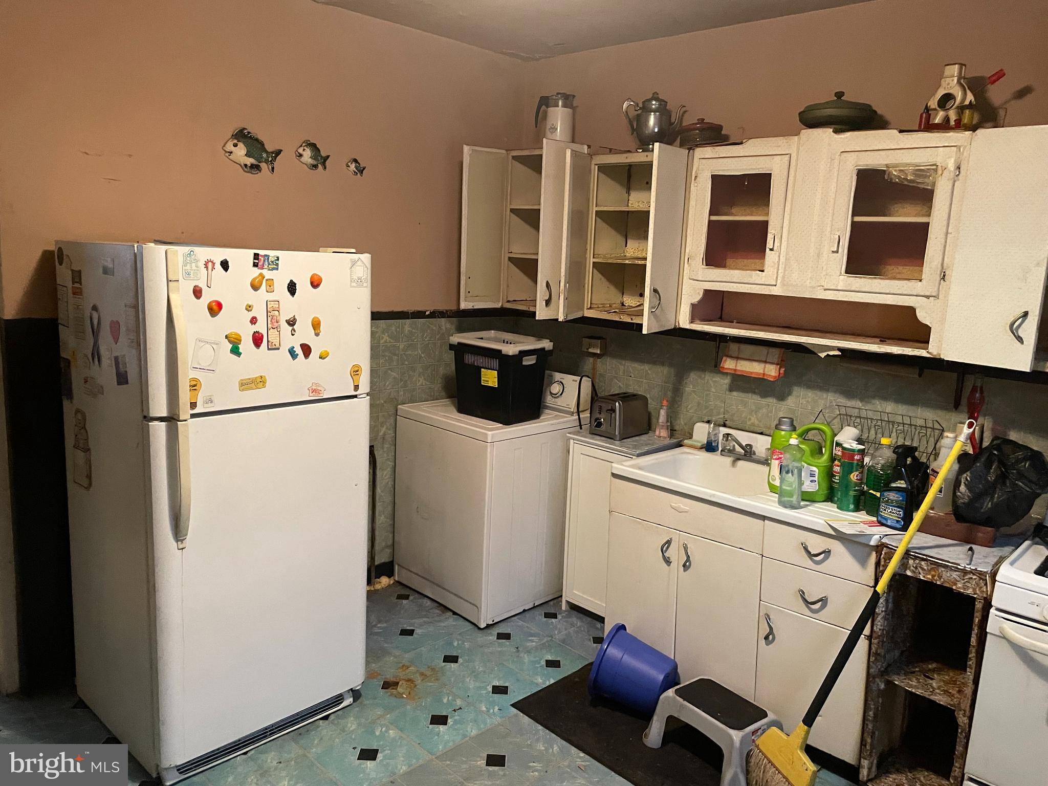 418 Clinton Street Camden, NJ 08103 - Photo 6 of 10 Kitchen