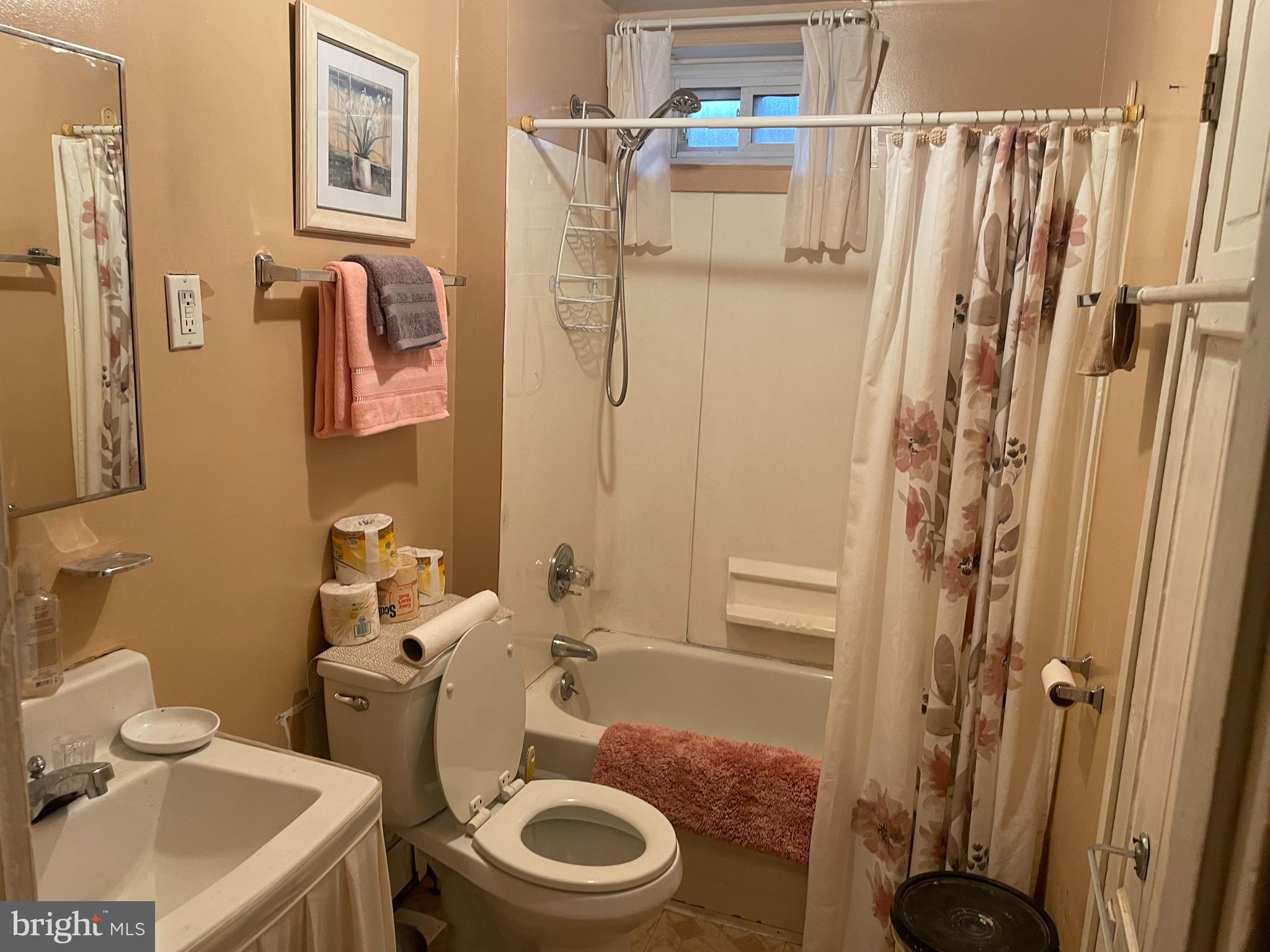 418 Clinton Street Camden, NJ 08103 - Photo 7 of 10 Bathroom