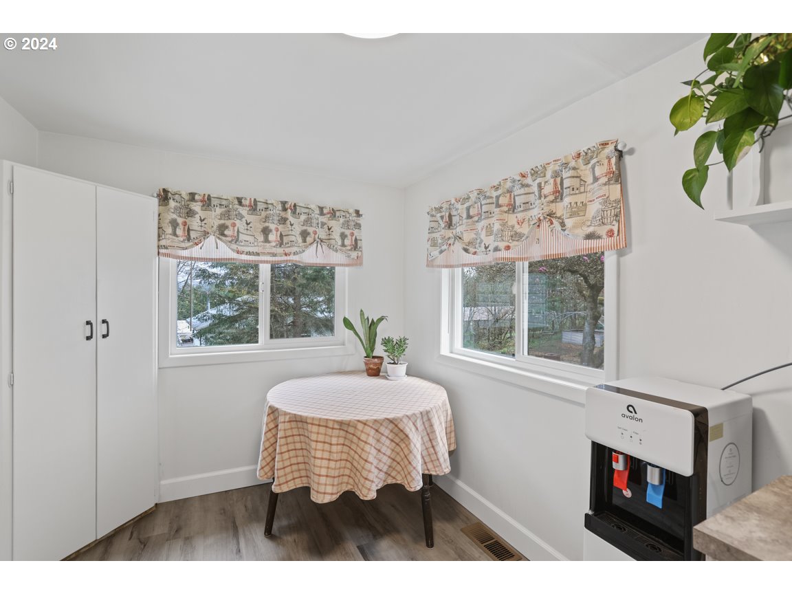 32997 Sykes Road St. Helens, OR 97051 - Photo 16 of 44 a living room with furniture and a window