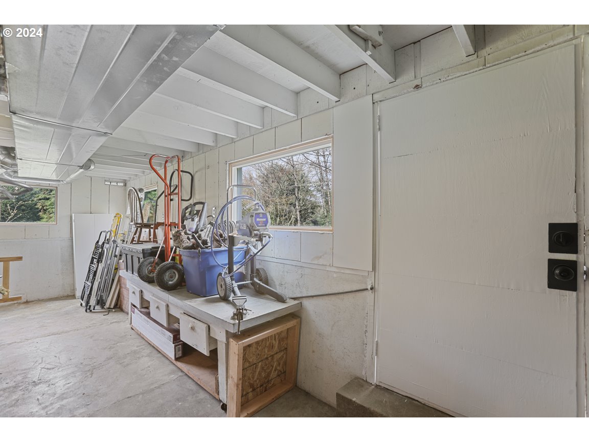 32997 Sykes Road St. Helens, OR 97051 - Photo 30 of 44 a view of a room with gym equipment