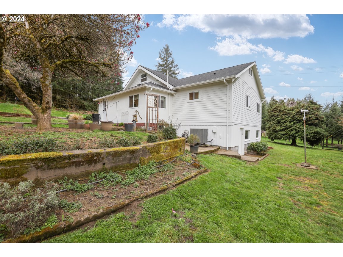 32997 Sykes Road St. Helens, OR 97051 - Photo 37 of 44 a view of backyard of house