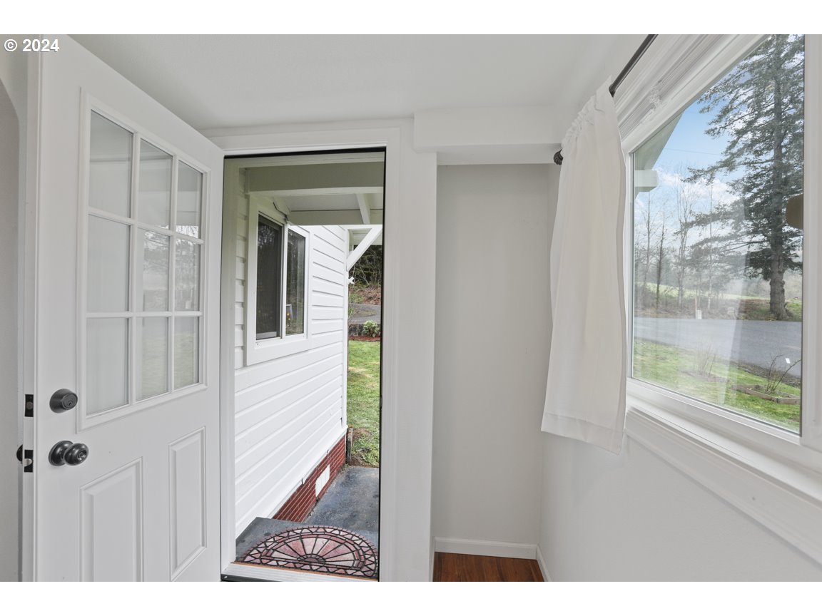 32997 Sykes Road St. Helens, OR 97051 - Photo 4 of 44 a view of a bedroom from a hallway