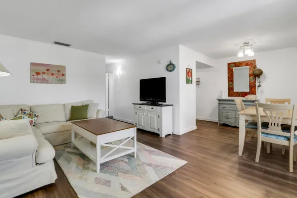 $1,600 | 2929 Southeast Ocean Boulevard, Unit I9, Stuart, FL 34996