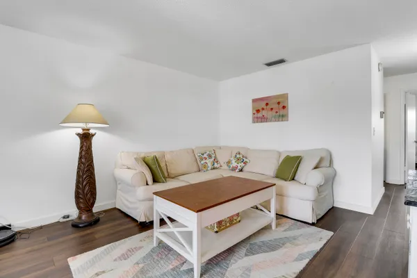 $1,600 | 2929 Southeast Ocean Boulevard, Unit I9, Stuart, FL 34996