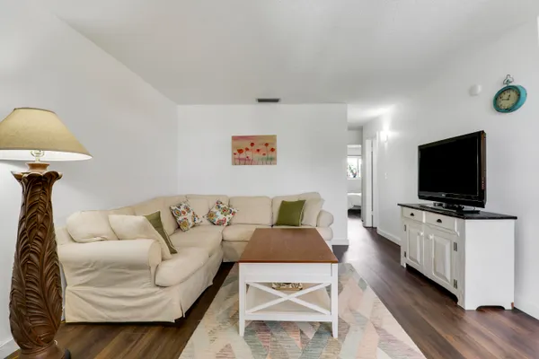 $1,600 | 2929 Southeast Ocean Boulevard, Unit I9, Stuart, FL 34996