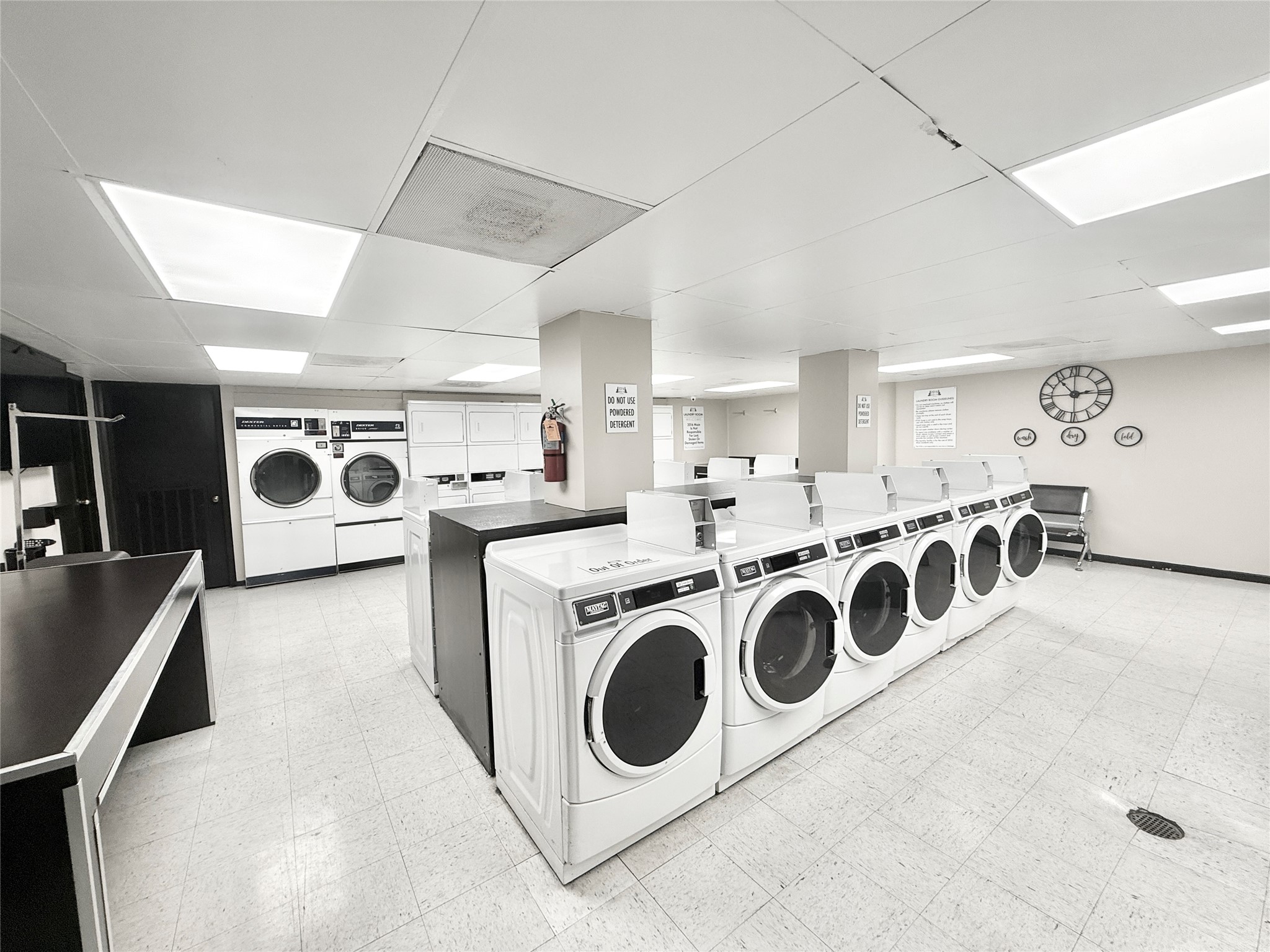 2016 Main Street, Unit 1022 Houston, TX 77002 - Photo 48 of 48 a utility room with stainless steel appliances granite countertop a stove a sink and a refrigerator