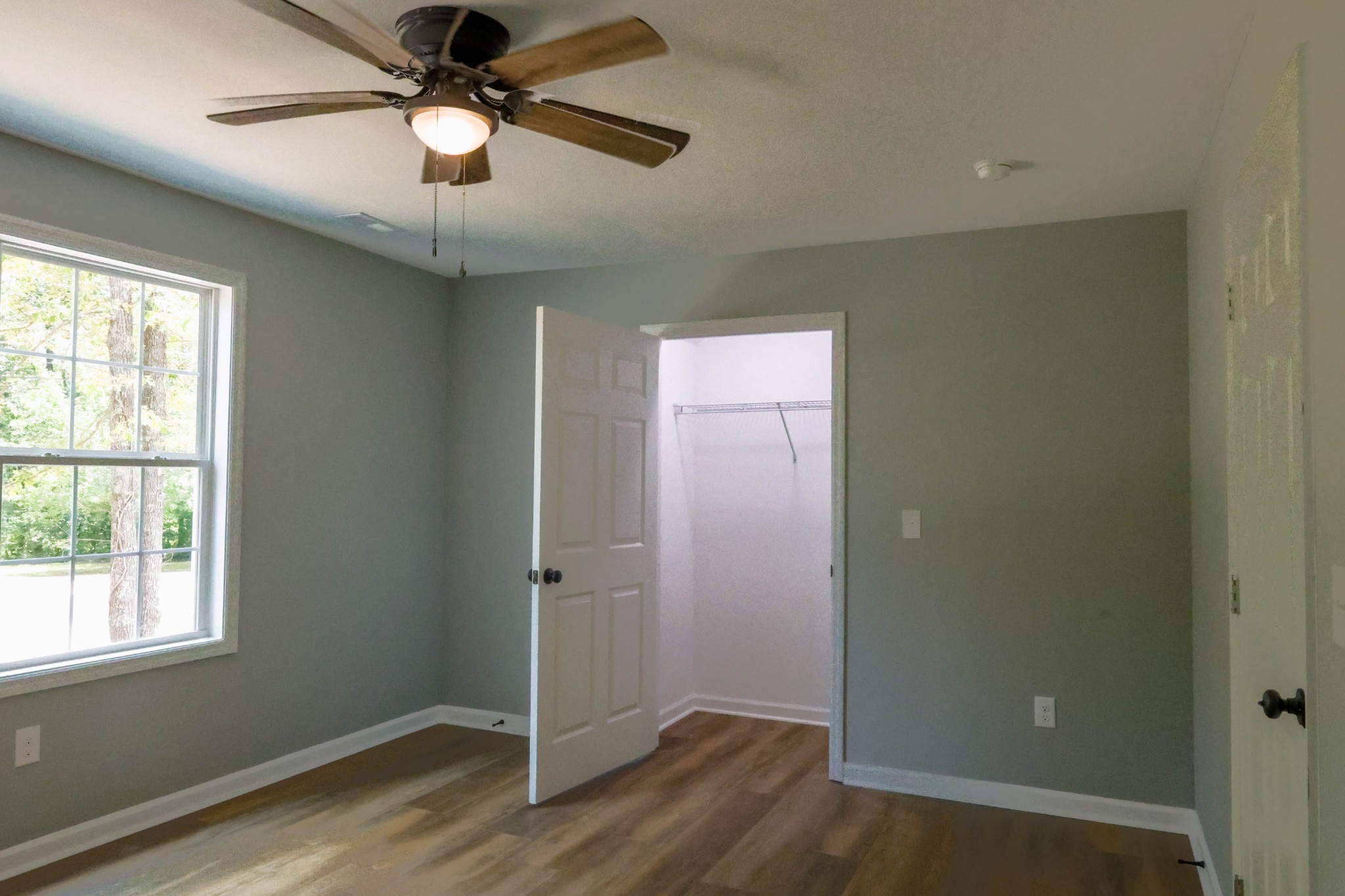 161 Vista Pointe Hohenwald, TN 38462 - Photo 32 of 43 an empty room with wooden floor fan and windows