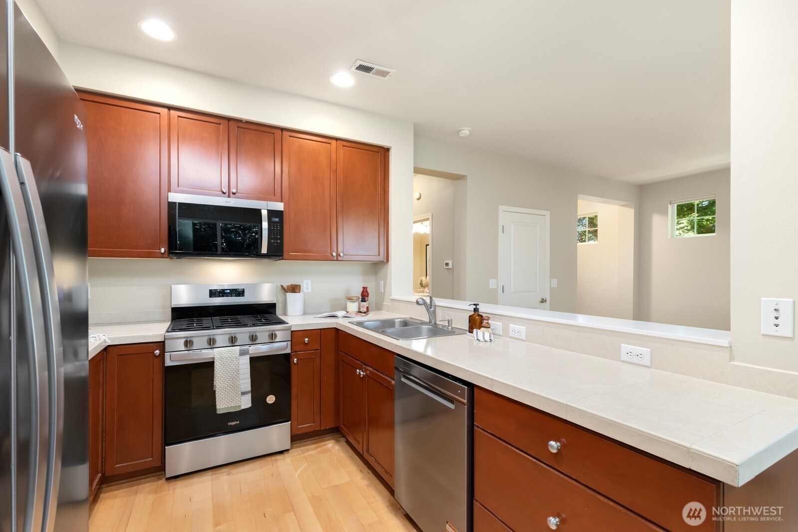 3900 Northeast 4th Circle Renton, WA 98056 - Photo 9 of 26 Gallery Image 9