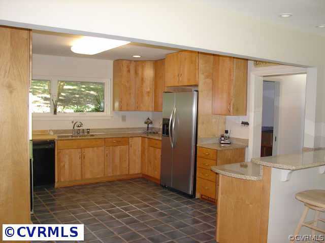 4323 Croatan Road Richmond, VA 23235 - Photo 4 of 9 Other - Kitchen offers a bar area for extra seatin