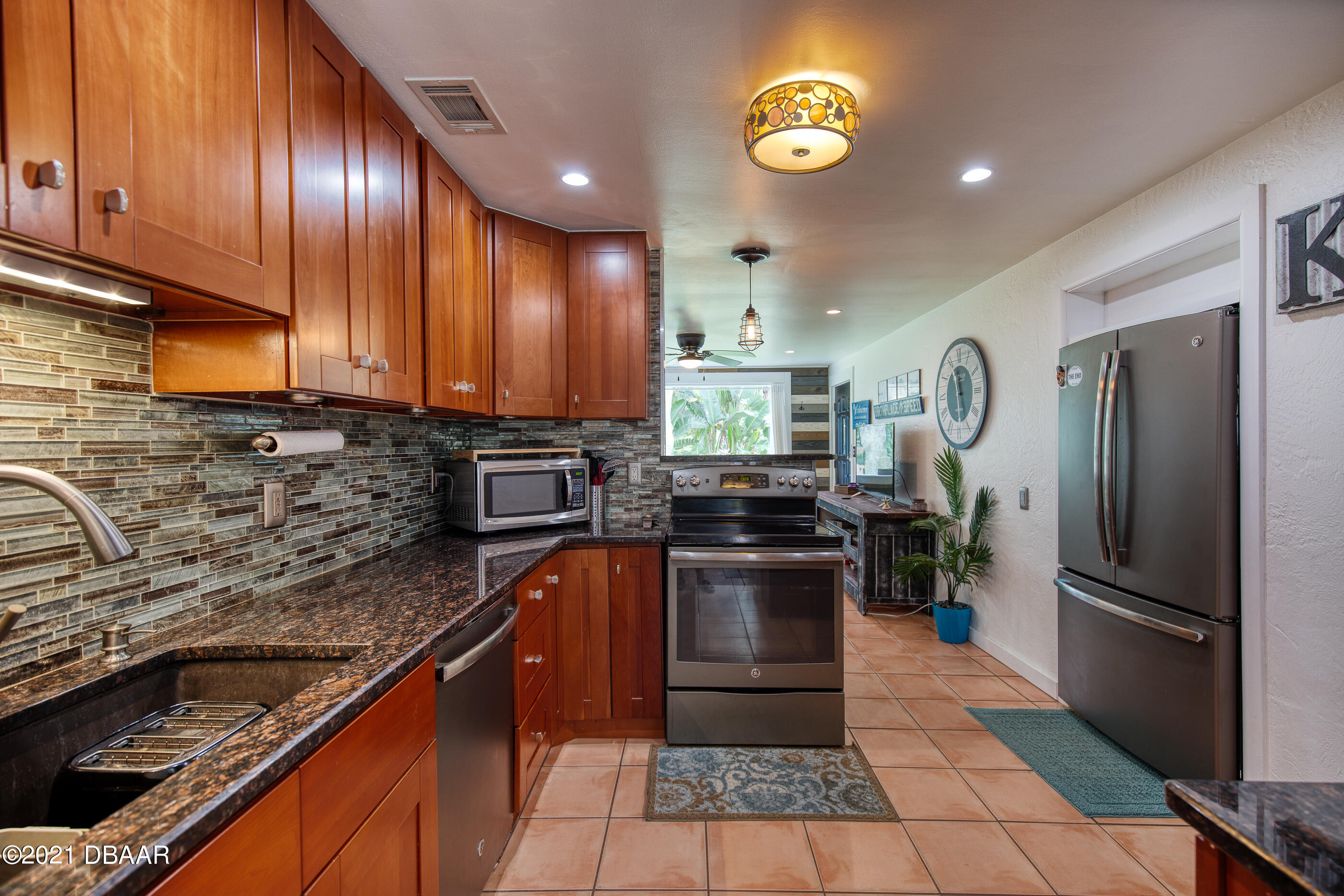 82 Margaret Road Ormond Beach, FL 32176 - Photo 12 of 54 82MargaretRoad-11