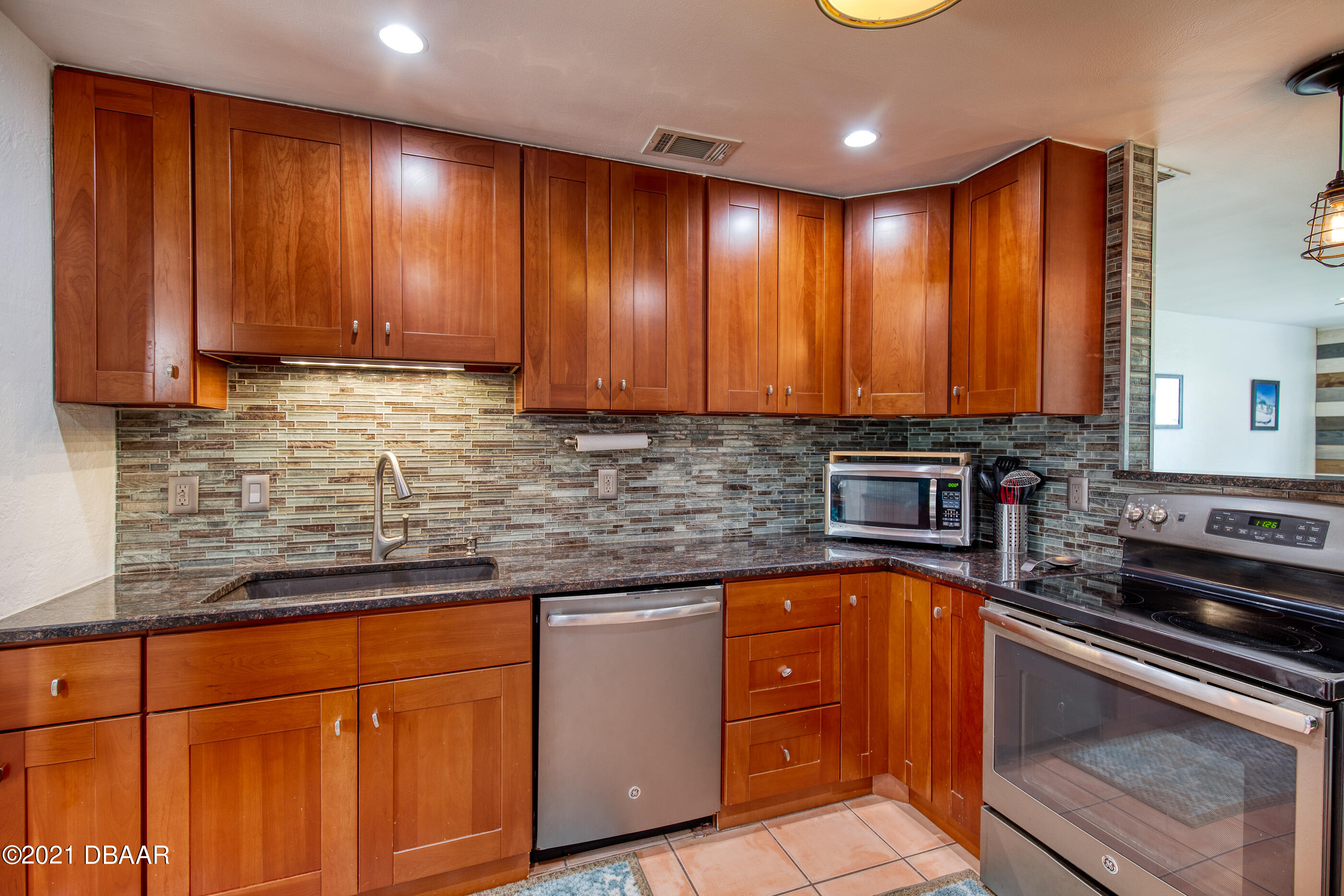 82 Margaret Road Ormond Beach, FL 32176 - Photo 13 of 54 82MargaretRoad-12