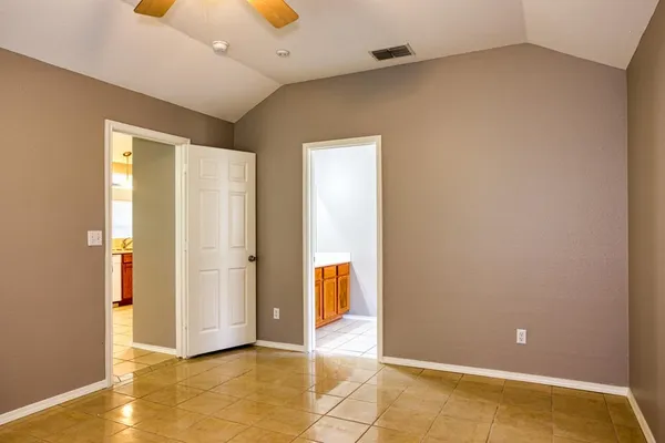 $2,000 | 1113 La Mirada Street, Portland, TX 78374