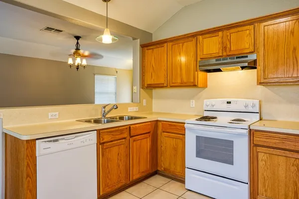 $2,000 | 1113 La Mirada Street, Portland, TX 78374