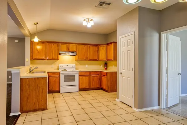 $2,000 | 1113 La Mirada Street, Portland, TX 78374