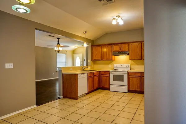 $2,000 | 1113 La Mirada Street, Portland, TX 78374